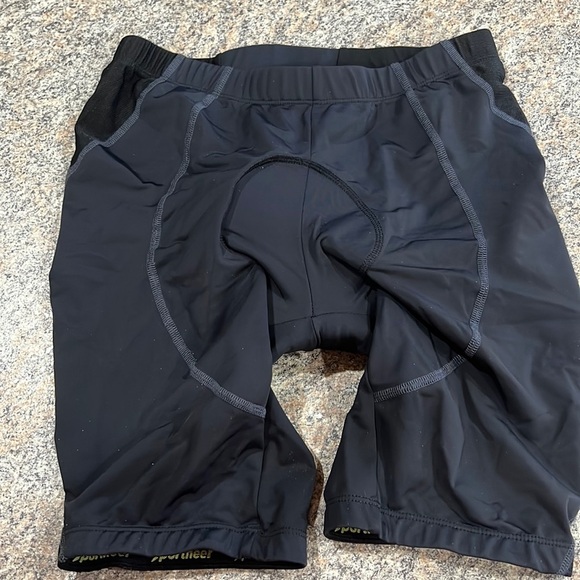 Sportneer bicycle shorts, size medium - Picture 1 of 8